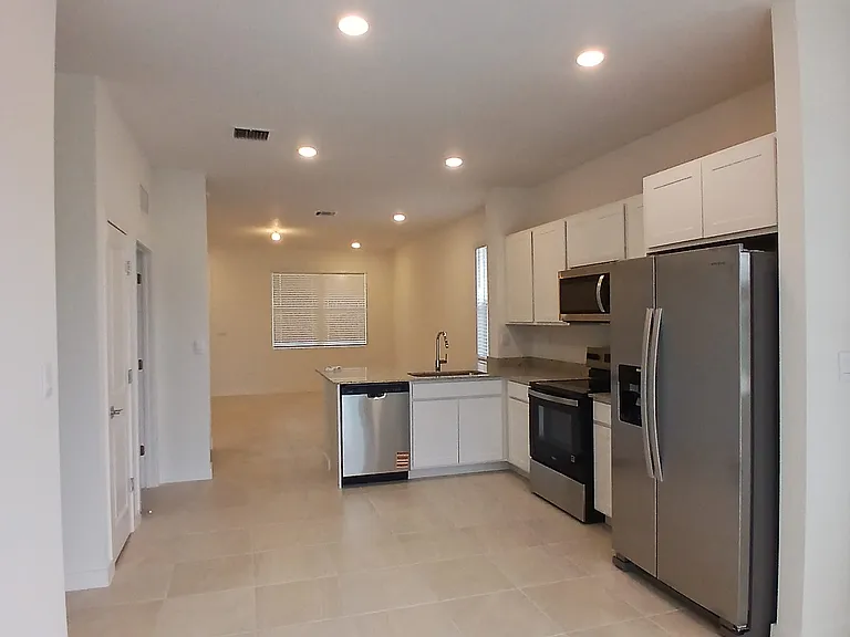 1347 NE 2nd Ct — Photo 10