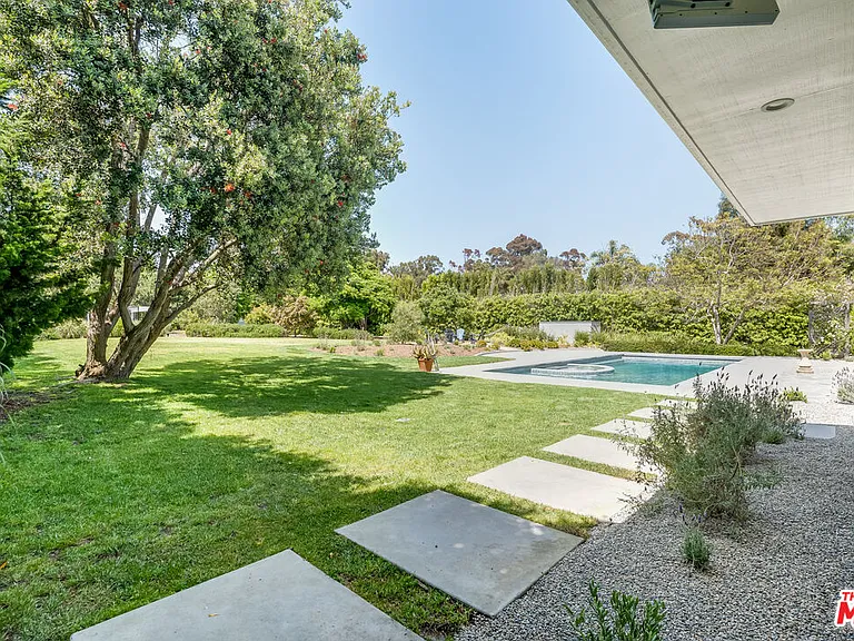 28925 Cliffside Dr — Photo 40