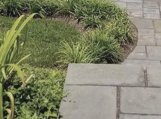 6012 Grove Dr, Alexandria, VA 22307