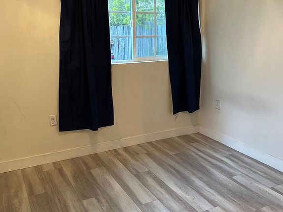 4th image of 11138 Vanowen St