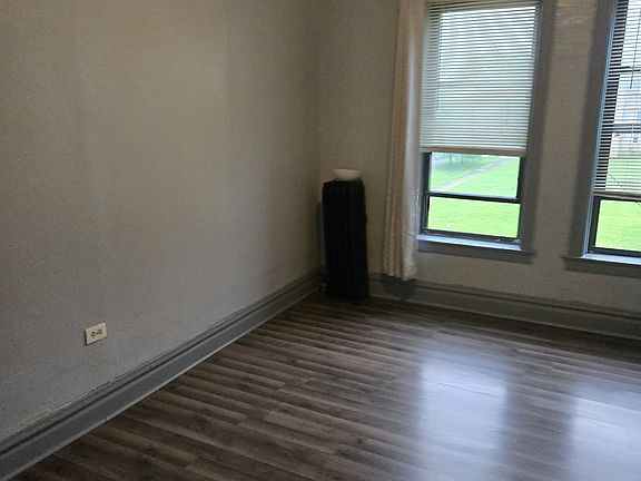 4th image of 5126 S Prairie Ave #3S