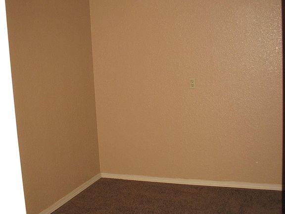 4th image of 712 S Dogwood St #B