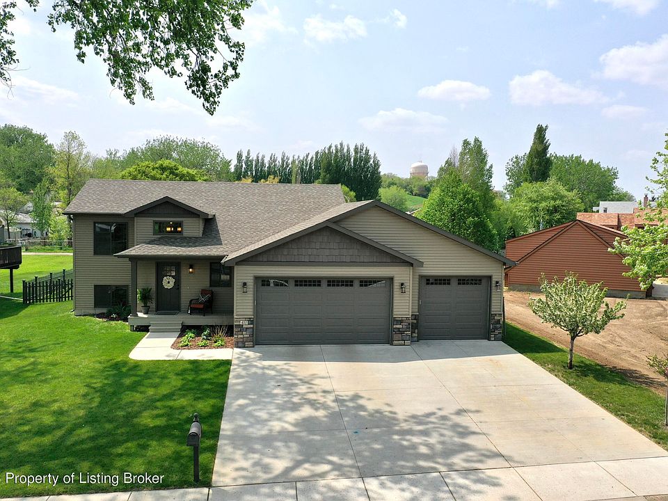 1st image of 451 8th Ave E