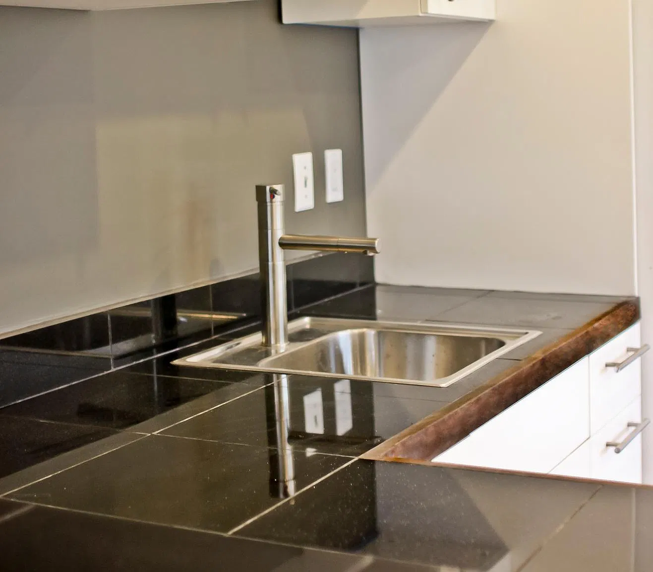 2 bed, 900 sqft, $2,100 — Photo 3