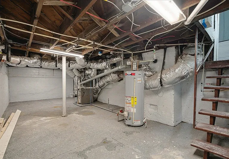 156 N Tucker St — Photo 23