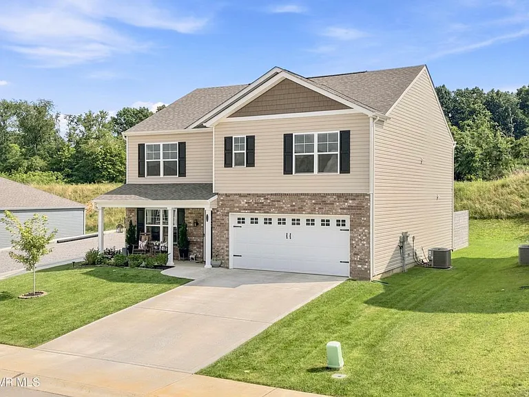 1041 Persimmon Ln — Photo 2