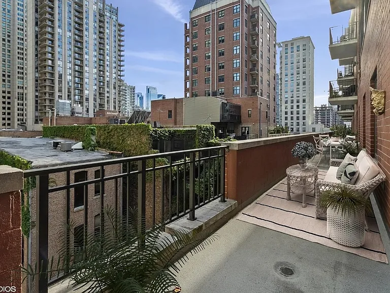 33 W Huron St #510 — Photo 6