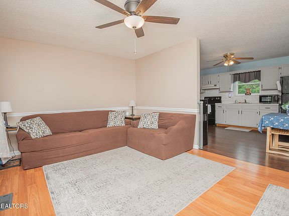 5th image of 153 Trail View Dr