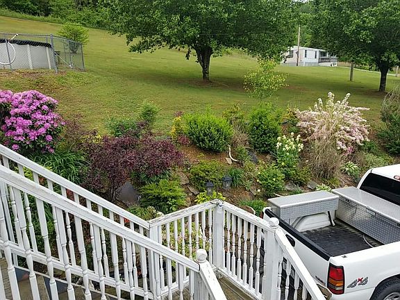 3rd image of 160 Brush Creek Cir