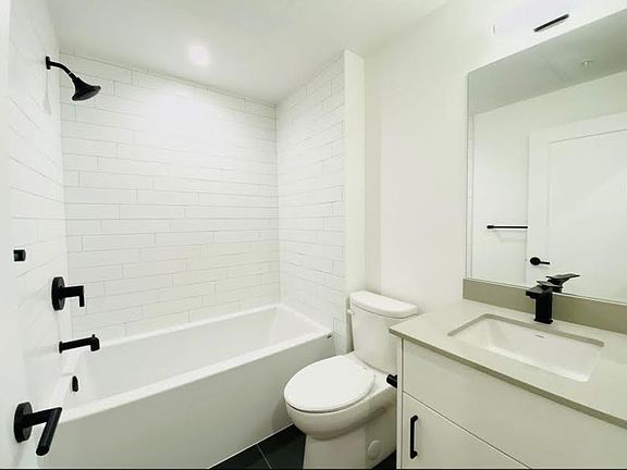 4th image of 660 Cawston Ave #110