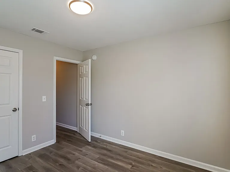 7016 S Hampton Blvd — Photo 17