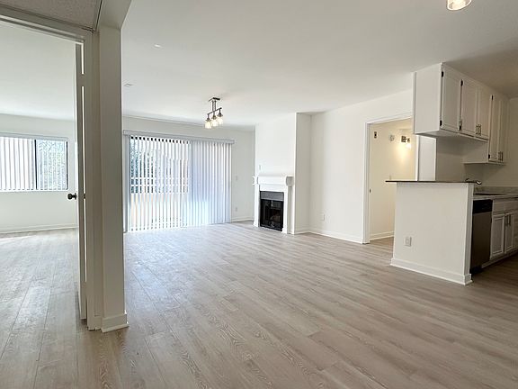 4th image of 465 Oak St APT 308