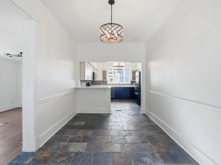 809 E Henry St — Photo 23