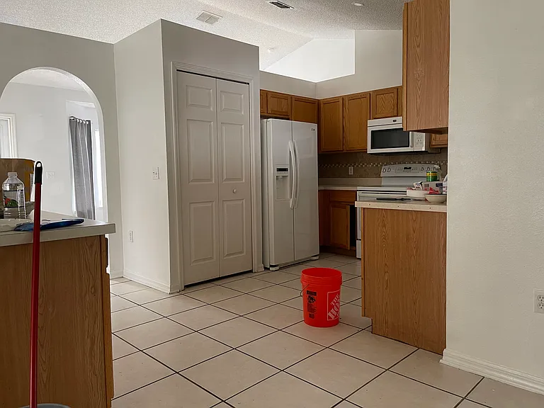 4 Burbank Dr — Photo 7