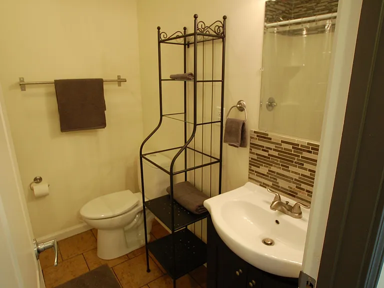 Bath w/shower