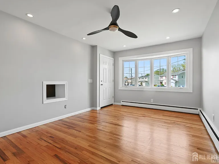 262 Wall St — Photo 6