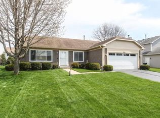 1041 Prairie Dr, Algonquin, IL 60102