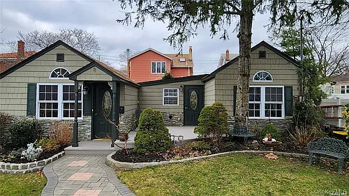8 Roswell Ave Photo 1