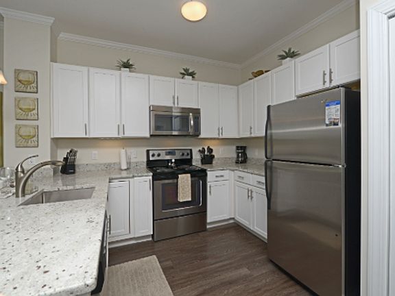 3rd image of 11 Roosevelt Cir #11R-210