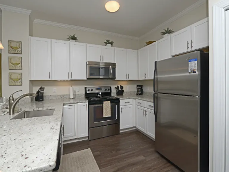 Edgewater Apartments — Photo 3