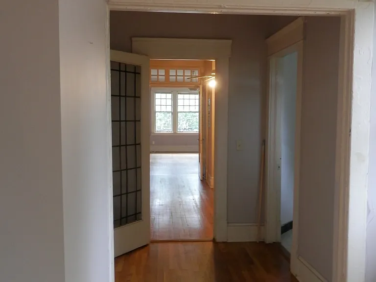 160 4th St NE #4 — Photo 5
