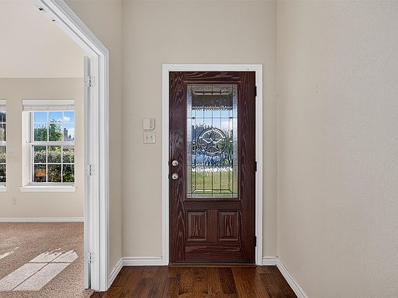 4th image of 501 Hubbard Cir