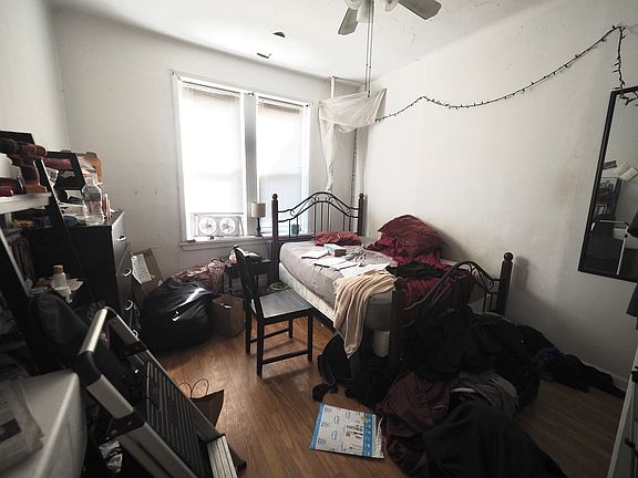 5th image of 21-22 Newtown Ave #2V