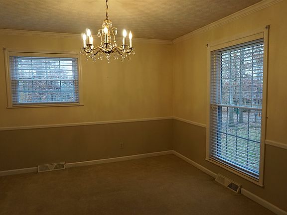 5th image of 732 White Oak Cir