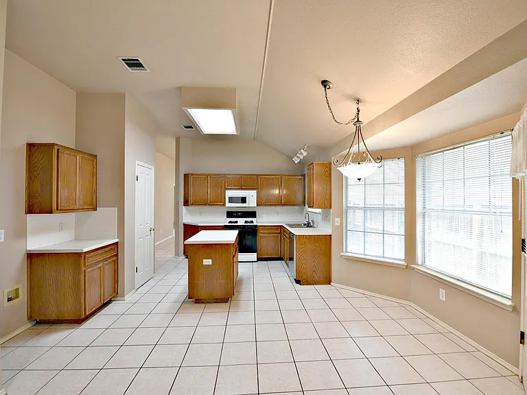 3924 Newland Dr — Photo 6