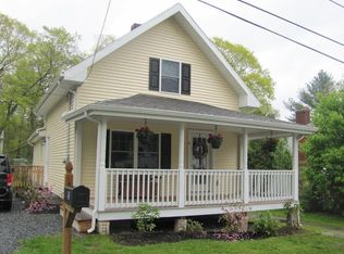 8 Edgecliff Ave, Attleboro, MA 02703