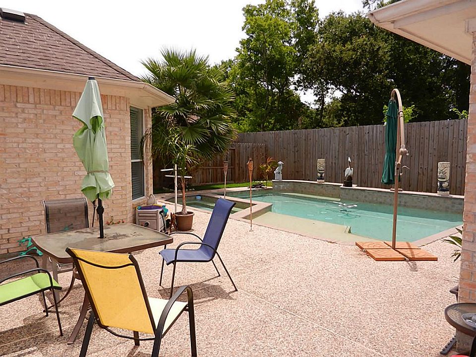 Great back patio and pool
