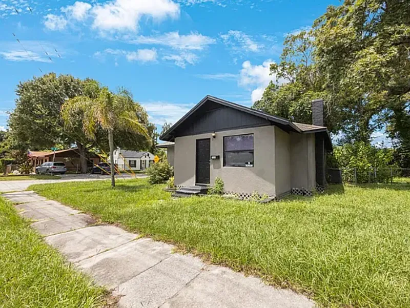 3 bed, 1.0 bath, 1019 sqft, $1,750 — Photo 3