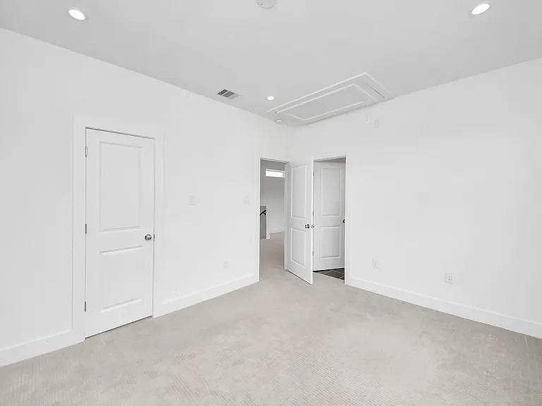 5823 Dolores St — Photo 15