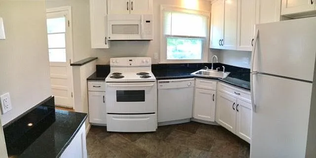 4 bed, 1.5 bath, 1620 sqft, $4,250 — Photo 3