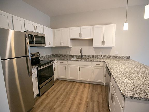 4th image of 98 Adams St #2113