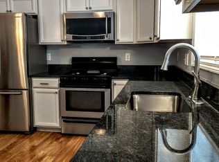 22347 Kingston Ct, Woodhaven, MI 48183