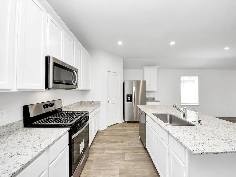 4206 Zeke Estates Ln — Photo 3
