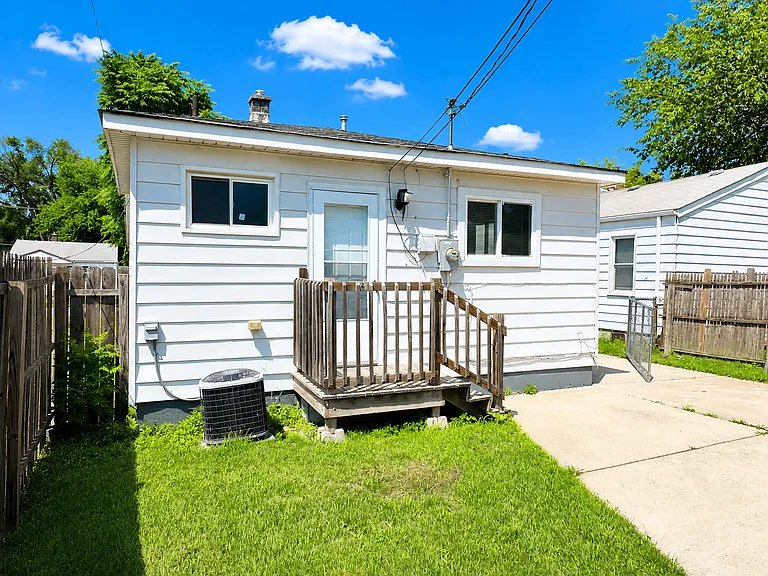 11060 Paige Ave — Photo 22