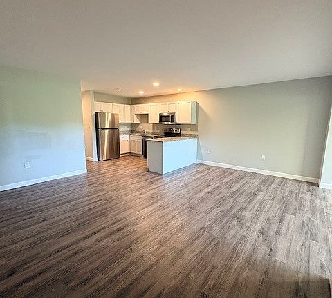 2nd image of 170 Flanders Rd #R7