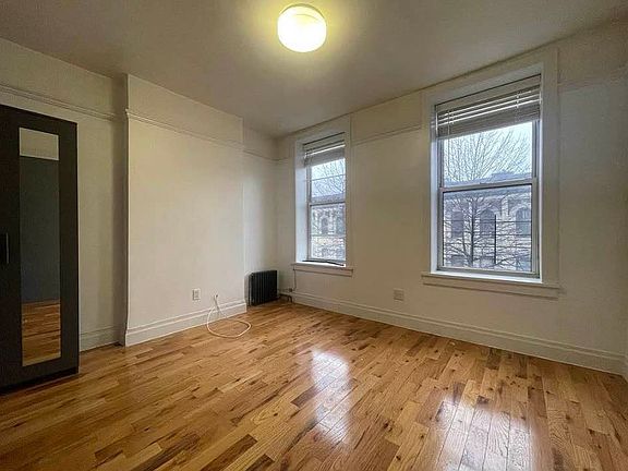 4th image of 1324 Halsey St APT 3R