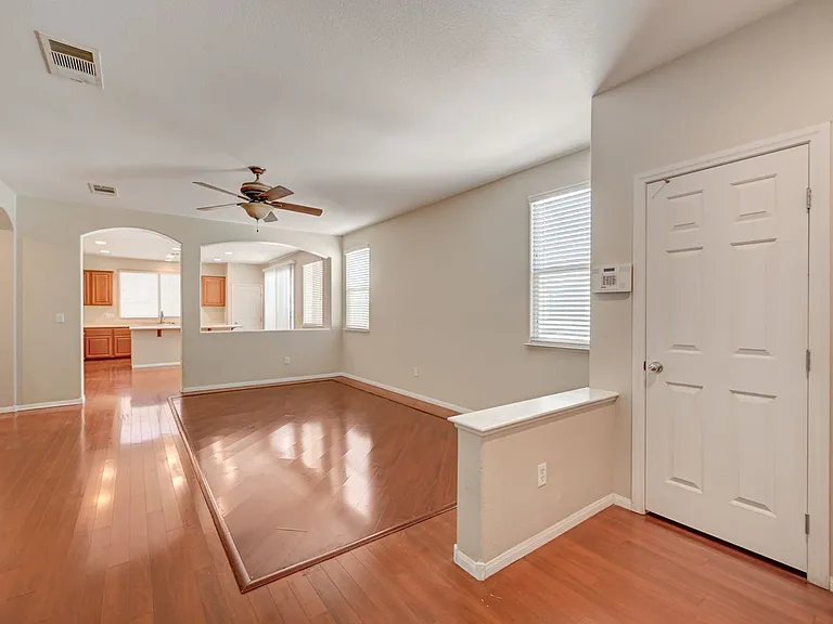4421 Desert Home Ave — Photo 8