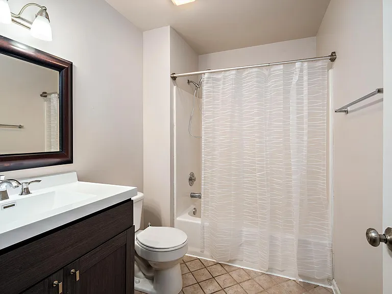 1504 W Jefferson Ave #F — Photo 8