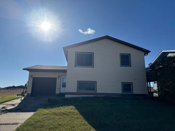 408 3rd Ave SE, Belfield, ND 58622