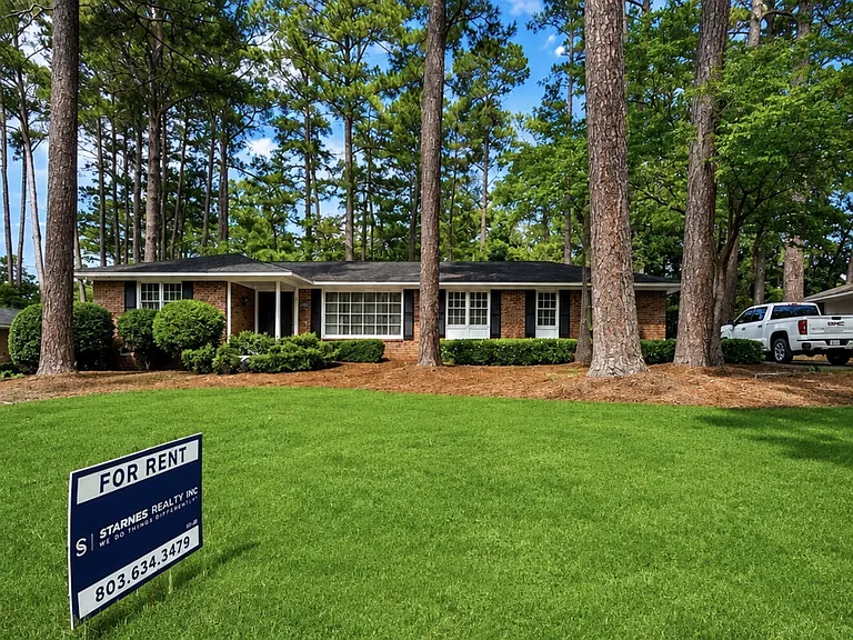 622 Canterbury Dr — Photo 1