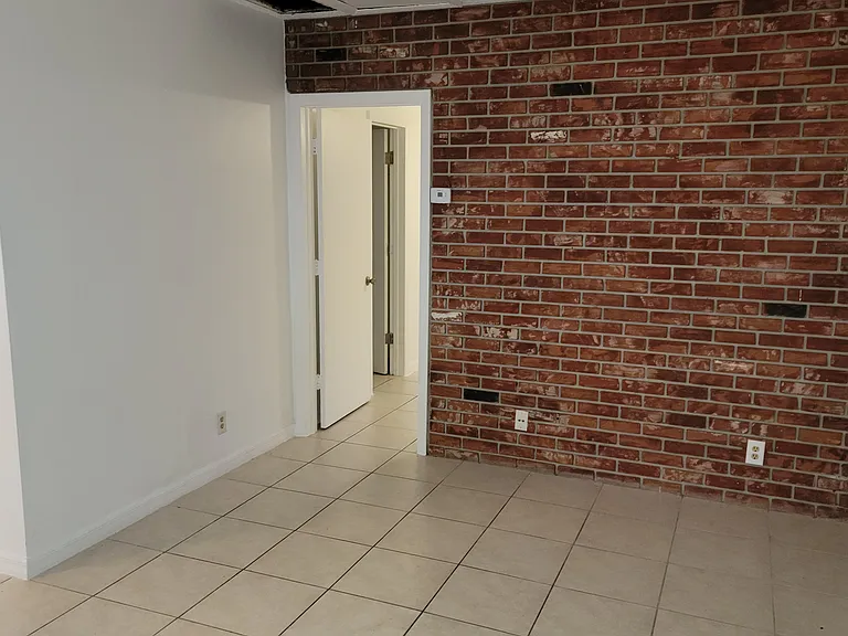2455 SE 5th St #6 — Photo 3
