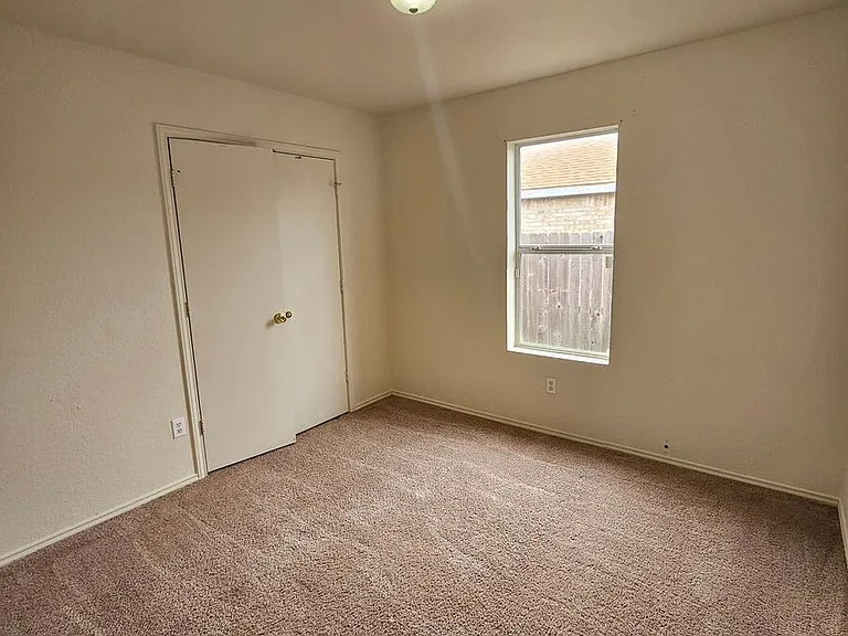 2201 Rainforest Ln — Photo 9