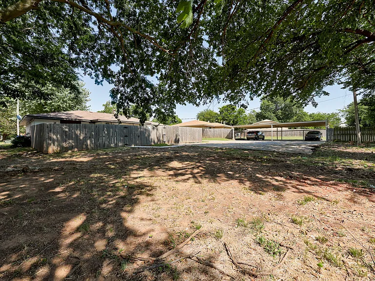 2212 Donna Dr — Photo 58