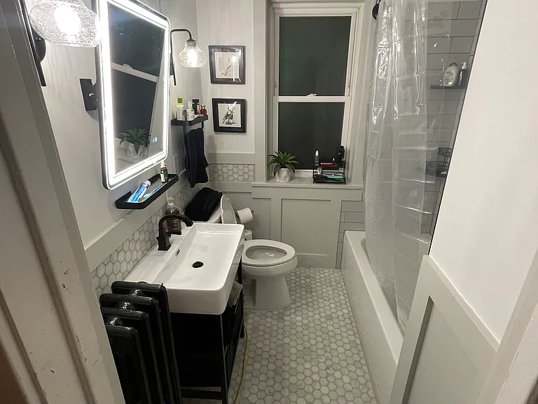 5540 N Austin Ave #2 — Photo 3