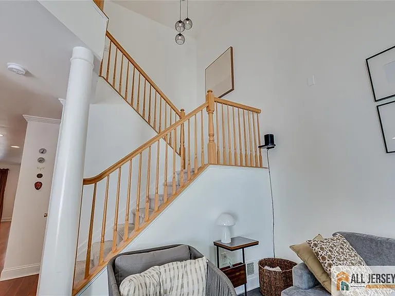 403 Somerset Ct — Photo 16