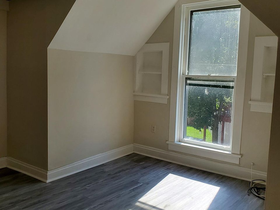 1st image of 7 Balsam Ave #3R